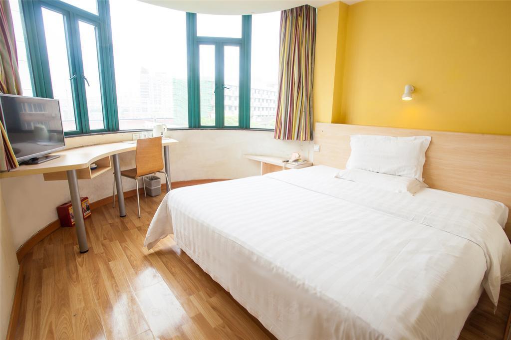 7Days Inn Qingdao Haiyunan Xinglong Road Room photo